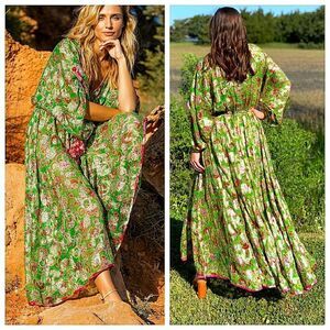 Miss June Paris RARE Women's Green V Neck Rayon Majesty Dress Os